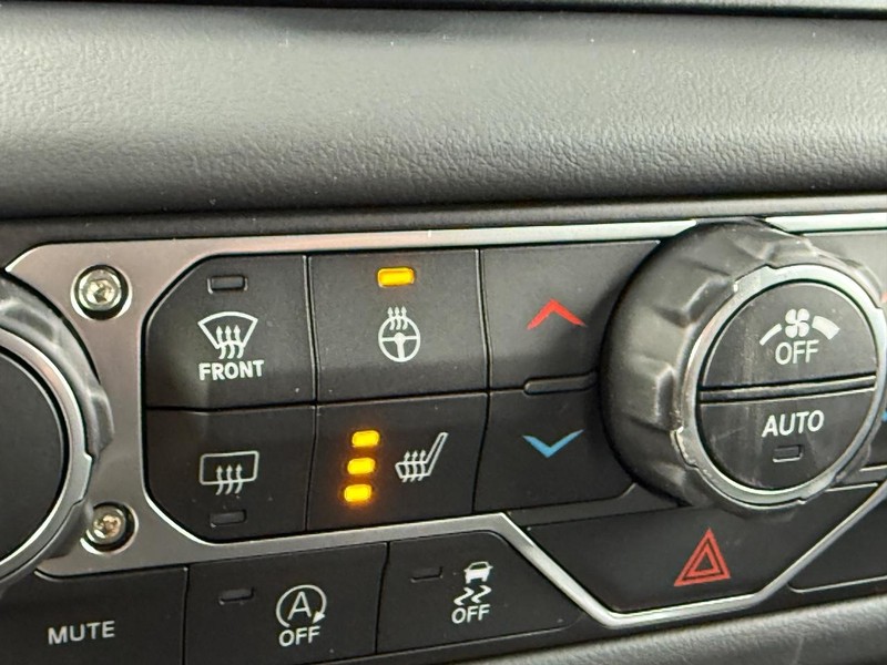 Jeep Wrangler Vehicle Full-screen Gallery Image 15