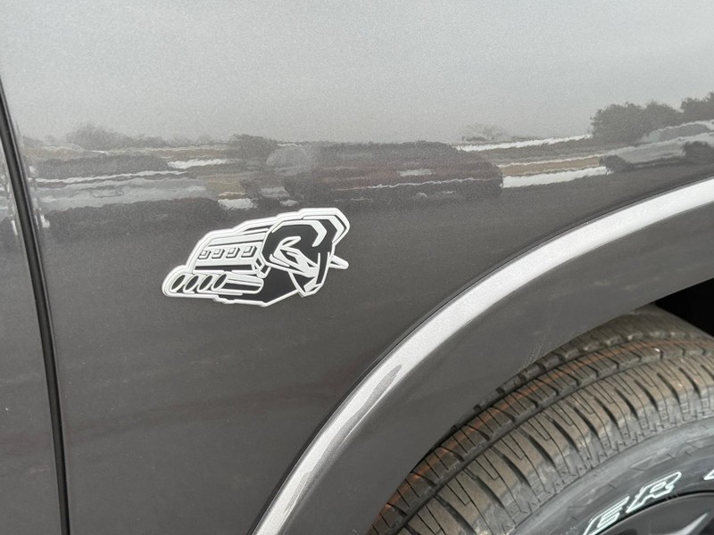 Ram 1500 Vehicle Full-screen Gallery Image 4