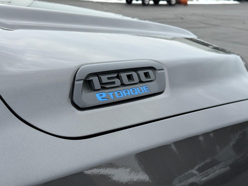 Ram 1500 Vehicle Full-screen Gallery Image 5