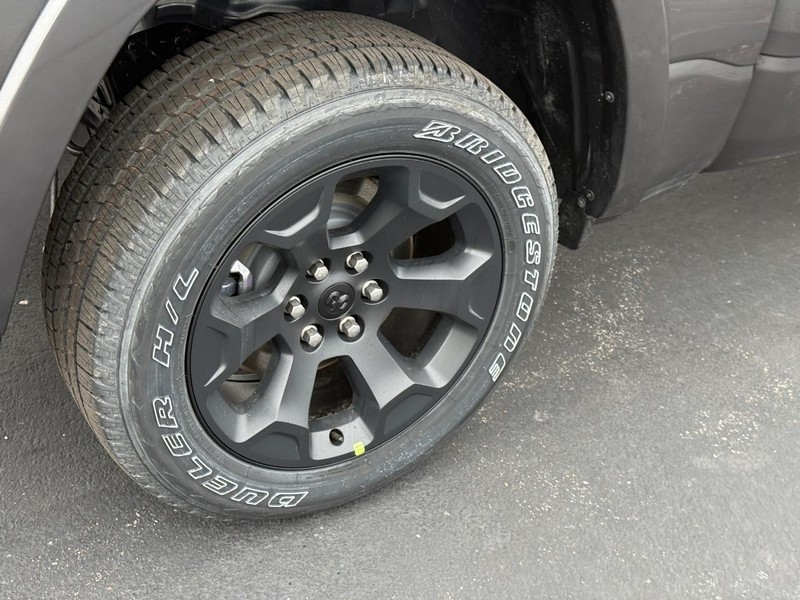 Ram 1500 Vehicle Full-screen Gallery Image 6