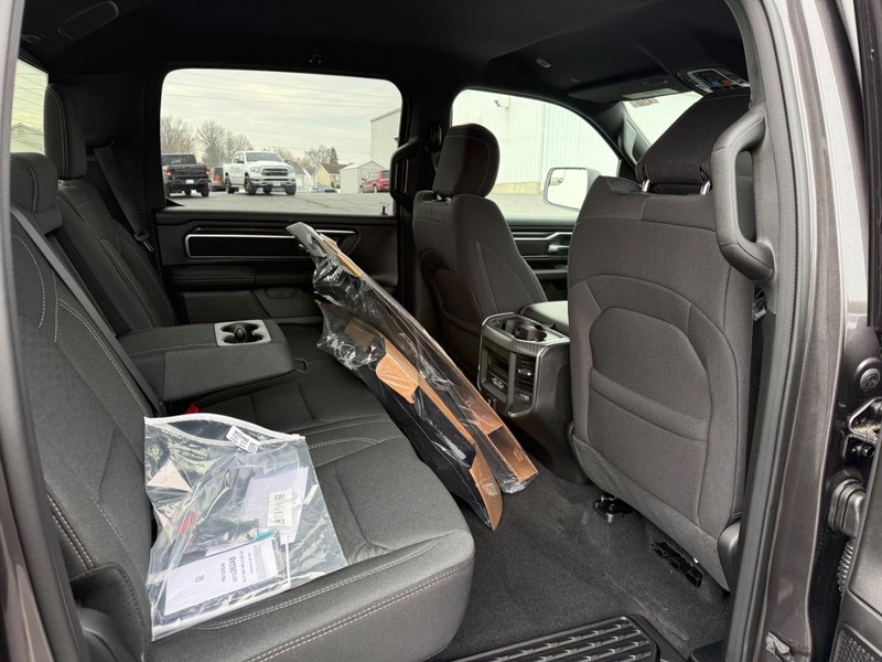 Ram 1500 Vehicle Full-screen Gallery Image 7