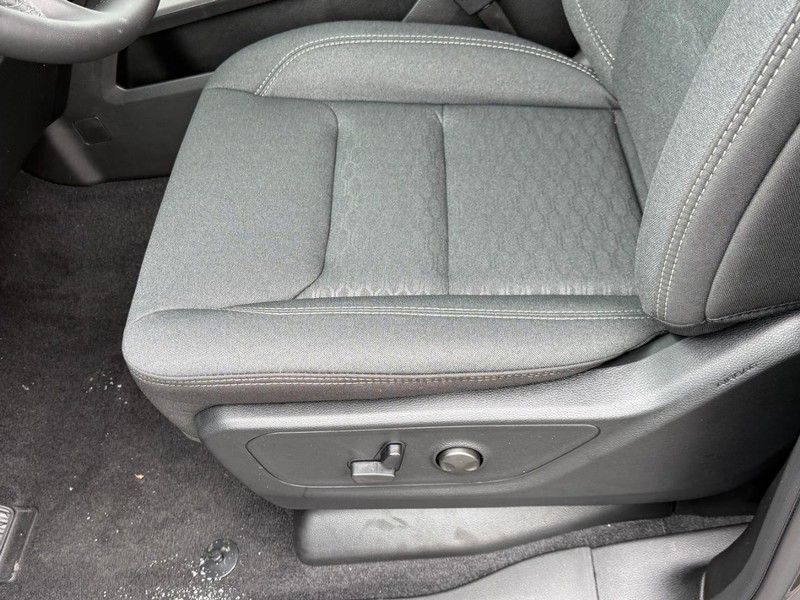 Ram 1500 Vehicle Full-screen Gallery Image 12