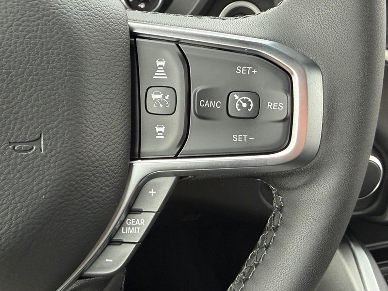 Ram 1500 Vehicle Full-screen Gallery Image 15