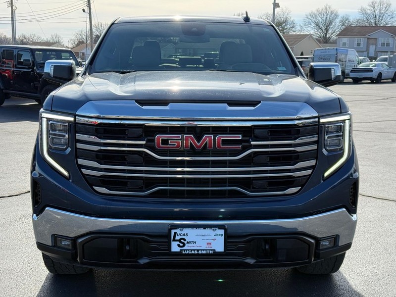 GMC Sierra 1500 Vehicle Full-screen Gallery Image 11