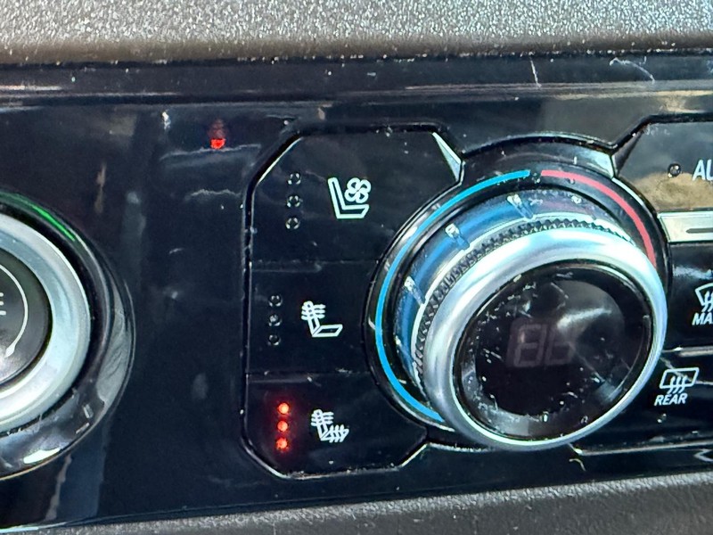 GMC Sierra 1500 Vehicle Full-screen Gallery Image 25