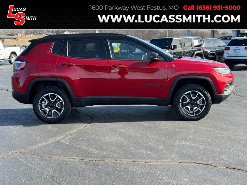 Jeep Compass Vehicle Full-screen Gallery Image 01