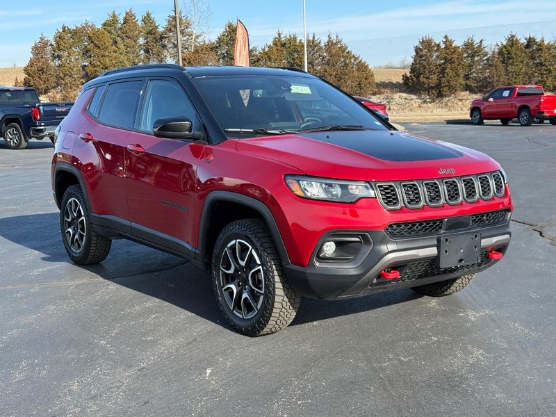 Jeep Compass Vehicle Full-screen Gallery Image 02