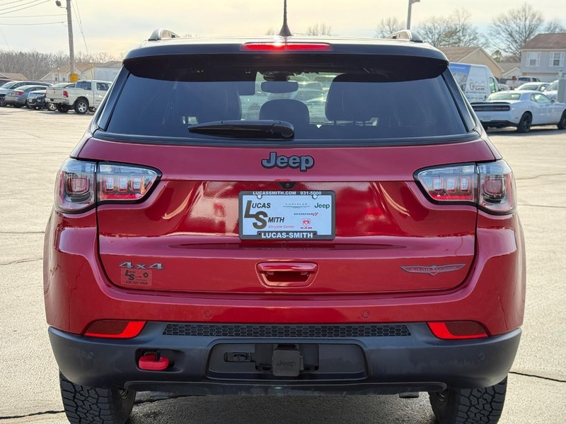 Jeep Compass Vehicle Full-screen Gallery Image 05