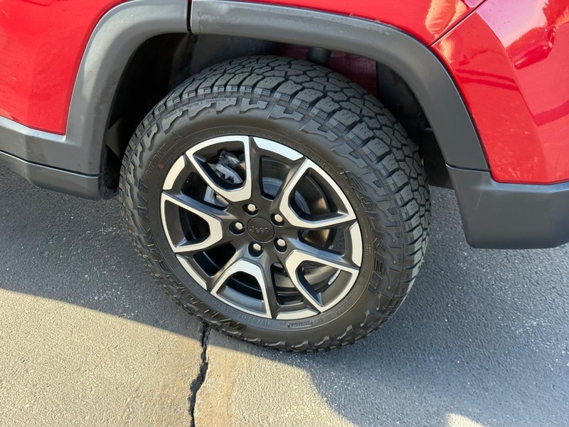 Jeep Compass Vehicle Full-screen Gallery Image 08