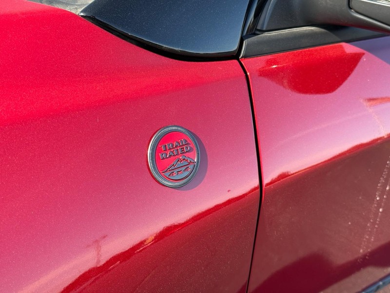 Jeep Compass Vehicle Full-screen Gallery Image 09