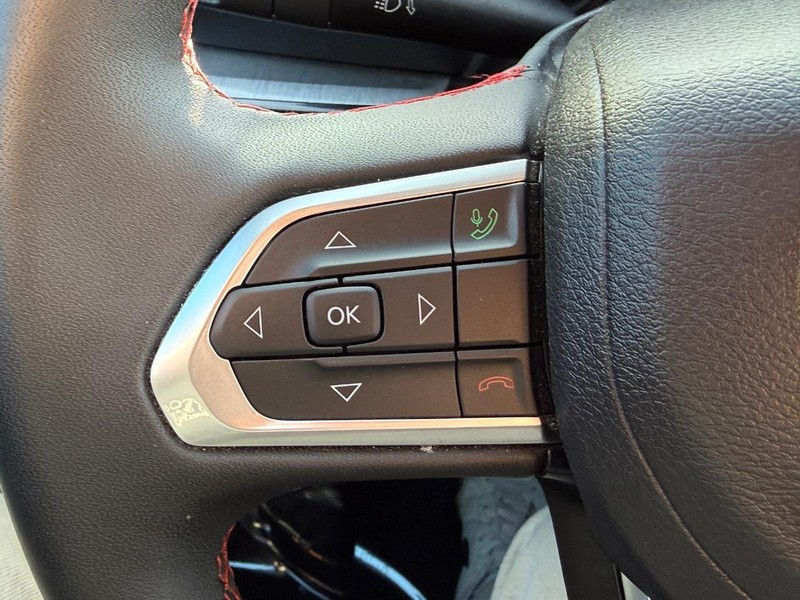 Jeep Compass Vehicle Full-screen Gallery Image 18