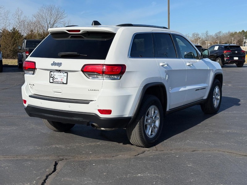 Jeep Grand Cherokee Vehicle Full-screen Gallery Image 03