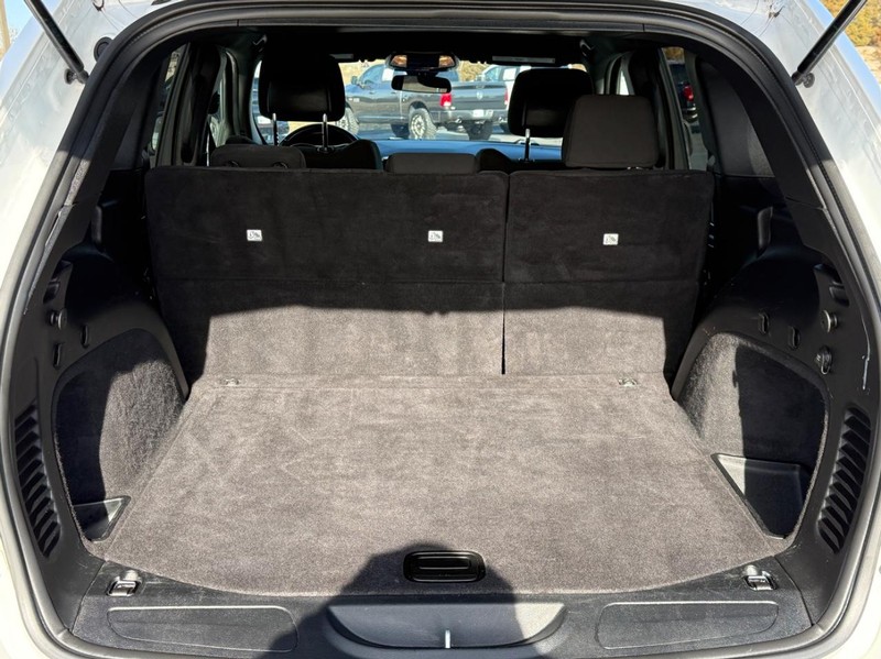 Jeep Grand Cherokee Vehicle Full-screen Gallery Image 04