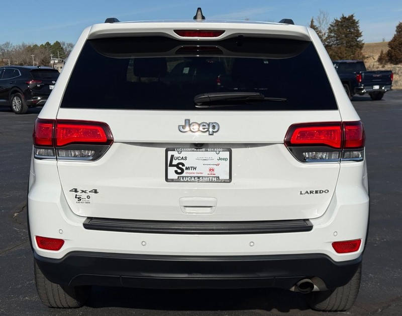 Jeep Grand Cherokee Vehicle Full-screen Gallery Image 05