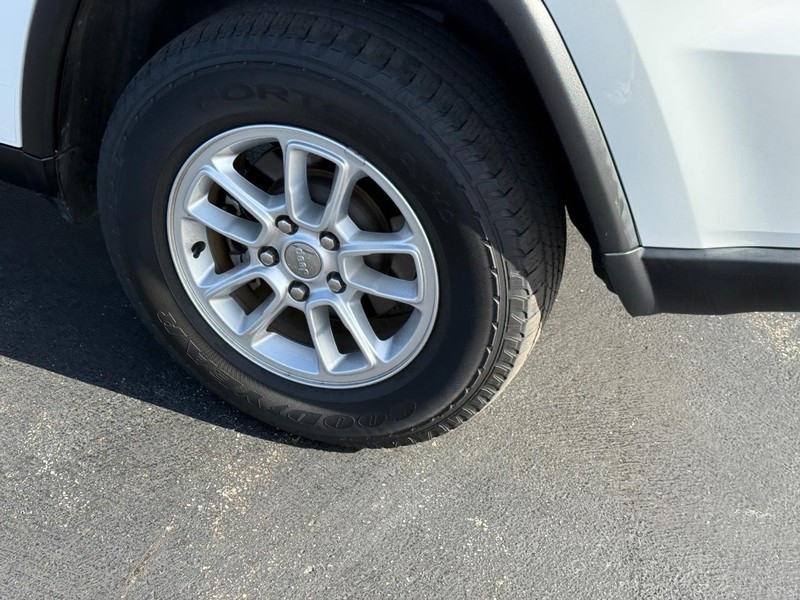 Jeep Grand Cherokee Vehicle Full-screen Gallery Image 07