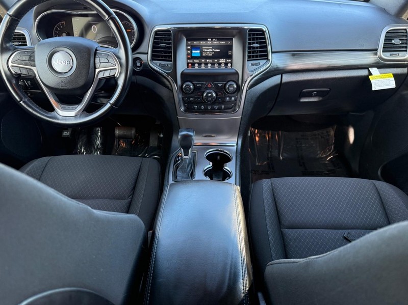 Jeep Grand Cherokee Vehicle Full-screen Gallery Image 11