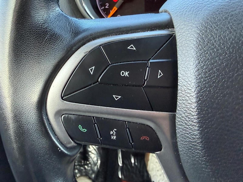 Jeep Grand Cherokee Vehicle Full-screen Gallery Image 16