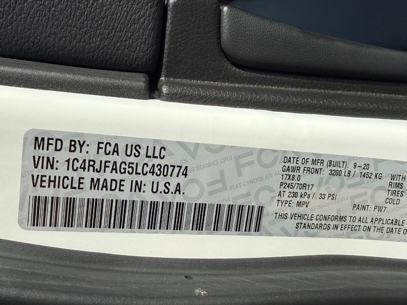 Jeep Grand Cherokee Vehicle Full-screen Gallery Image 21