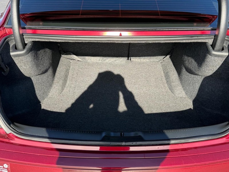 Chrysler 300 Vehicle Full-screen Gallery Image 04