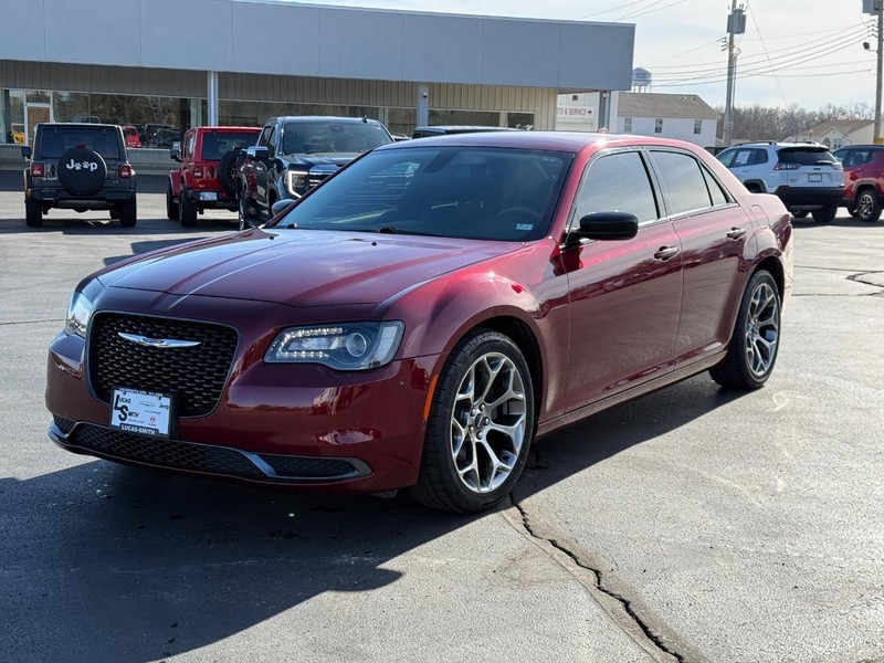 Chrysler 300 Vehicle Full-screen Gallery Image 08