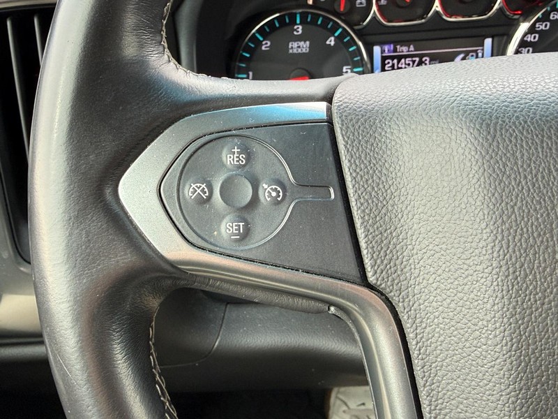 Chevrolet Silverado 1500 Vehicle Full-screen Gallery Image 16