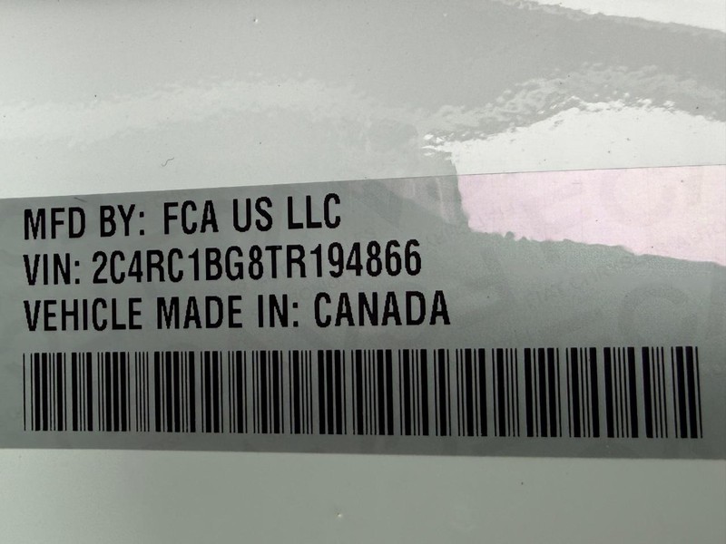 Chrysler Pacifica Vehicle Full-screen Gallery Image 17