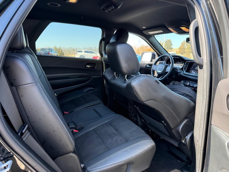 Dodge Durango Vehicle Full-screen Gallery Image 12