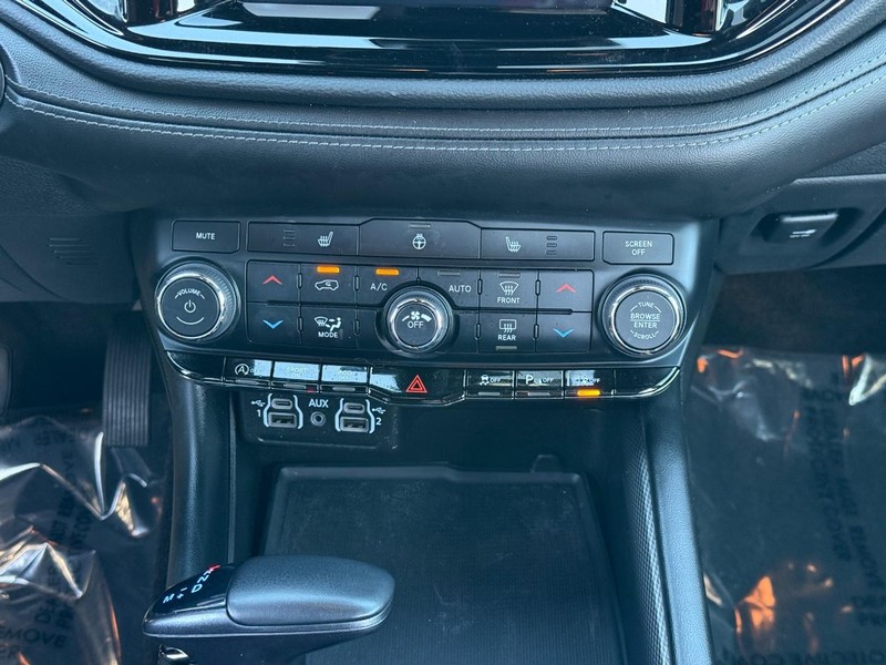 Dodge Durango Vehicle Full-screen Gallery Image 16