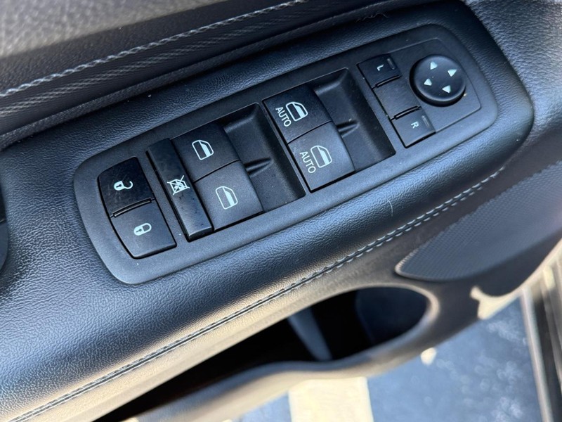 Dodge Durango Vehicle Full-screen Gallery Image 17