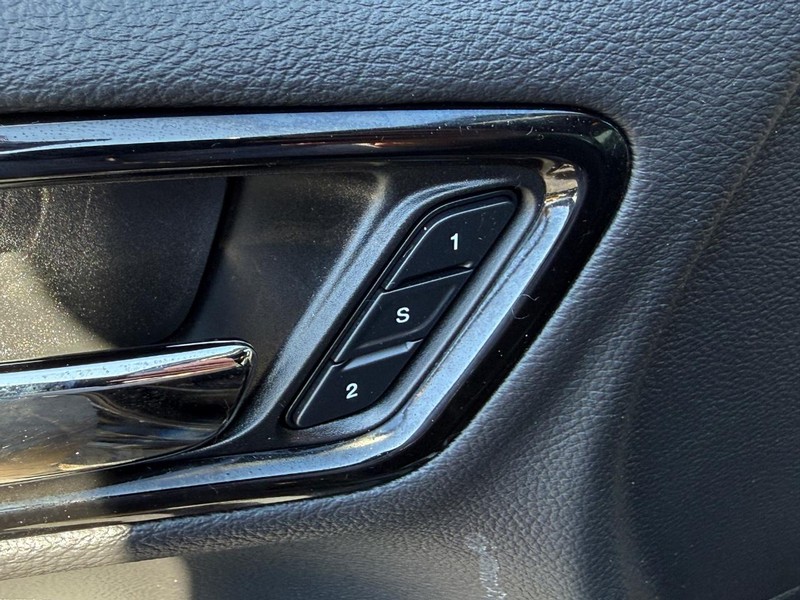 Dodge Durango Vehicle Full-screen Gallery Image 18