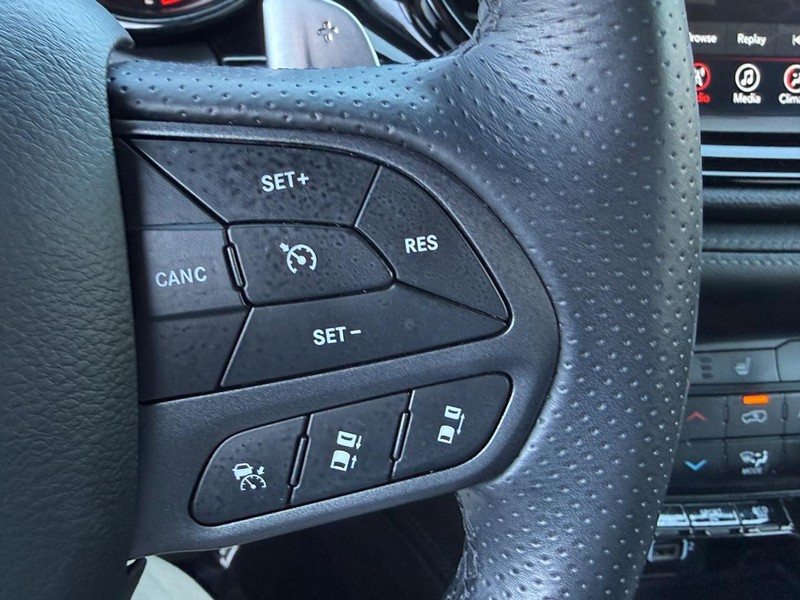 Dodge Durango Vehicle Full-screen Gallery Image 21