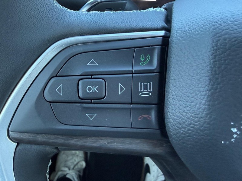 Jeep Grand Cherokee L Vehicle Full-screen Gallery Image 12