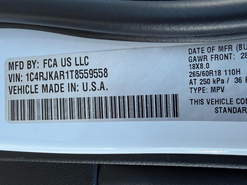 Jeep Grand Cherokee L Vehicle Full-screen Gallery Image 16