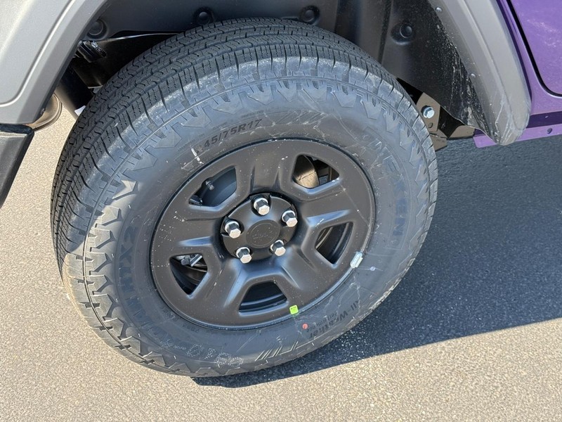 Jeep Wrangler Vehicle Full-screen Gallery Image 4