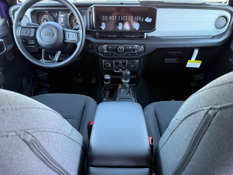 Jeep Wrangler Vehicle Full-screen Gallery Image 6