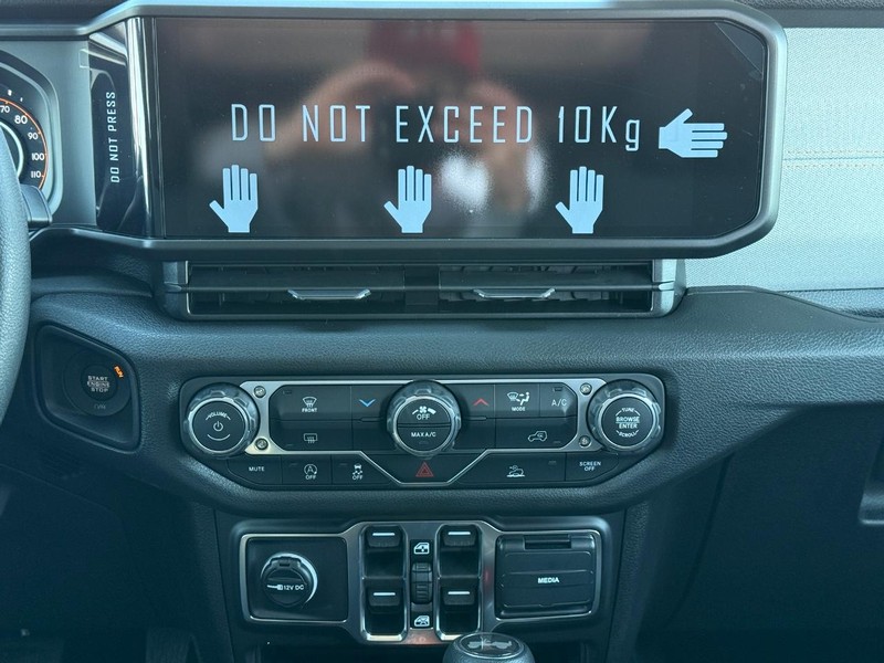 Jeep Wrangler Vehicle Full-screen Gallery Image 8