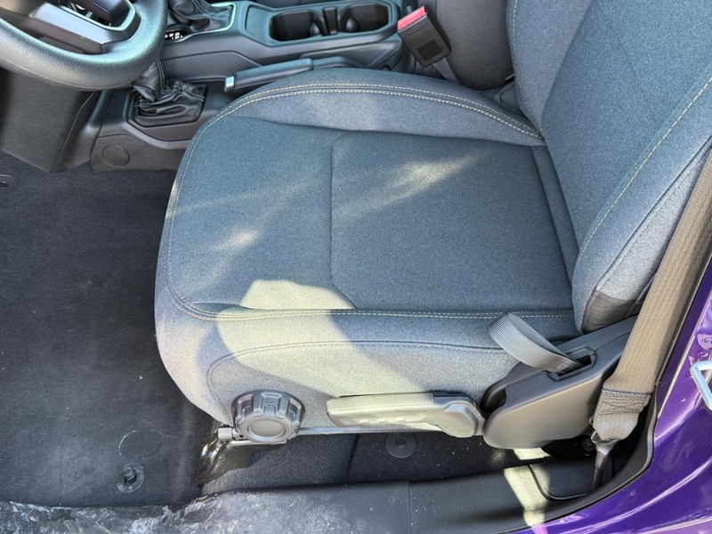 Jeep Wrangler Vehicle Full-screen Gallery Image 9