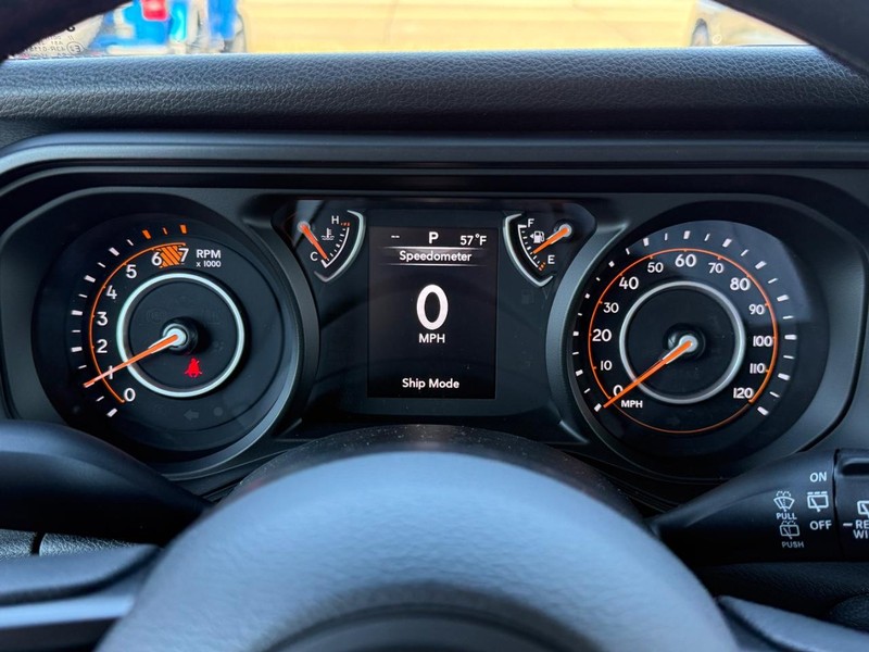 Jeep Wrangler Vehicle Full-screen Gallery Image 12