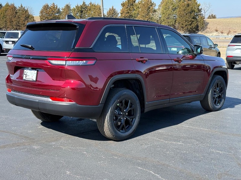 Jeep Grand Cherokee Vehicle Full-screen Gallery Image 3