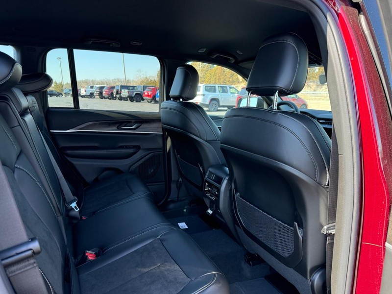 Jeep Grand Cherokee Vehicle Full-screen Gallery Image 5