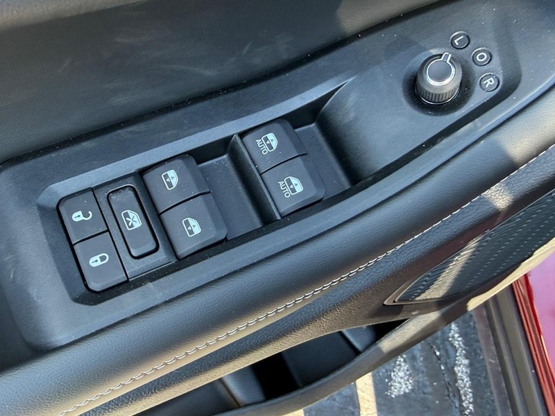 Jeep Grand Cherokee Vehicle Full-screen Gallery Image 9