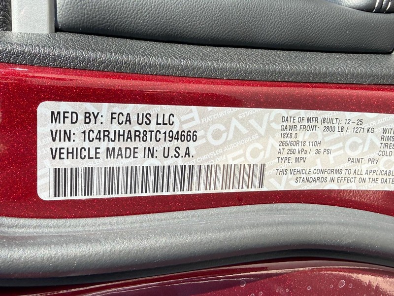 Jeep Grand Cherokee Vehicle Full-screen Gallery Image 14