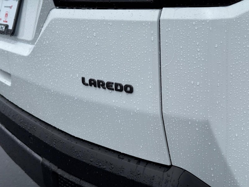 Jeep Cherokee Vehicle Full-screen Gallery Image 4