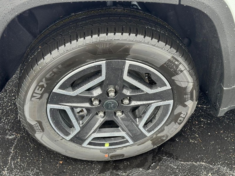 Jeep Cherokee Vehicle Full-screen Gallery Image 5