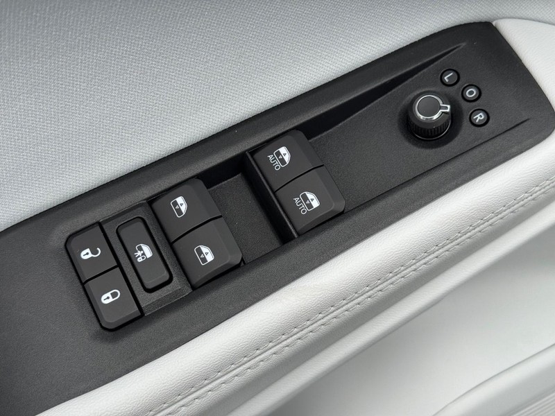 Jeep Cherokee Vehicle Full-screen Gallery Image 10