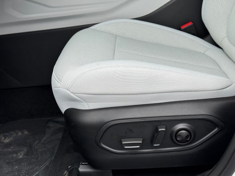 Jeep Cherokee Vehicle Full-screen Gallery Image 11