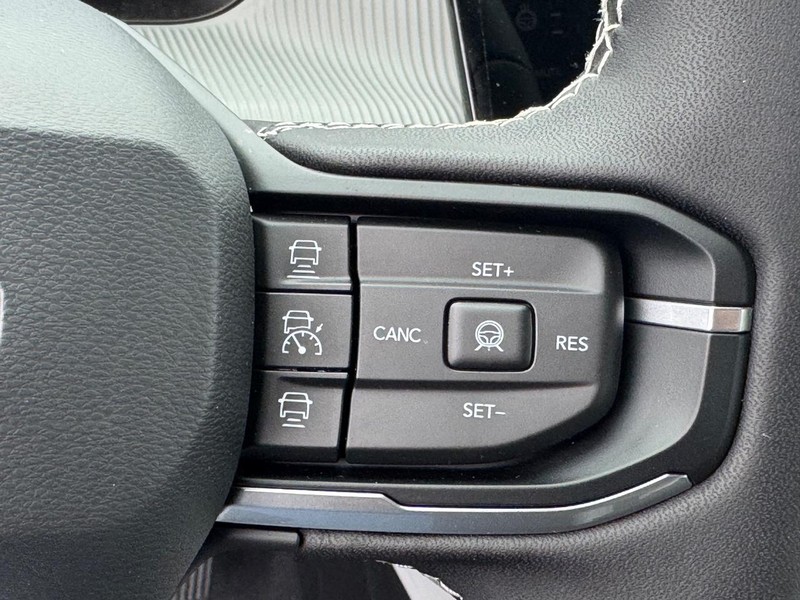 Jeep Cherokee Vehicle Full-screen Gallery Image 14