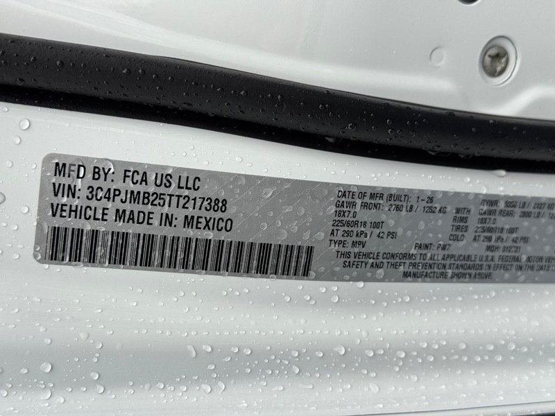 Jeep Cherokee Vehicle Full-screen Gallery Image 16