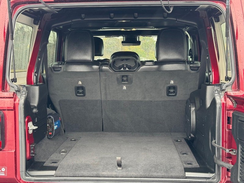 Jeep Wrangler Vehicle Full-screen Gallery Image 4