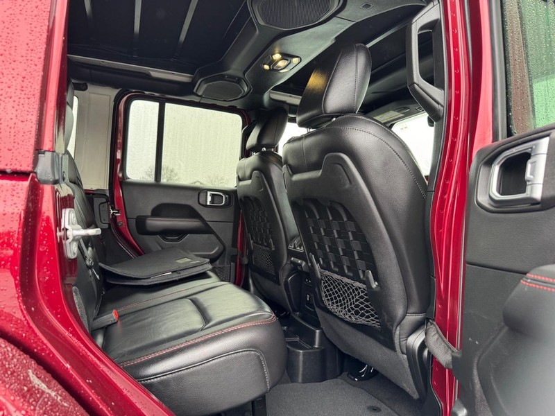 Jeep Wrangler Vehicle Full-screen Gallery Image 11